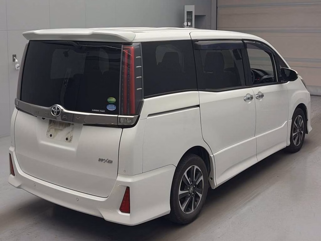 TOYOTA NOAH