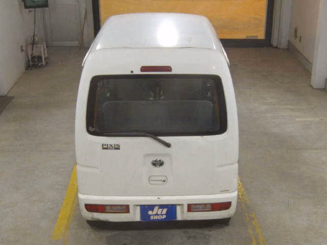 TOYOTA PIXIS VAN