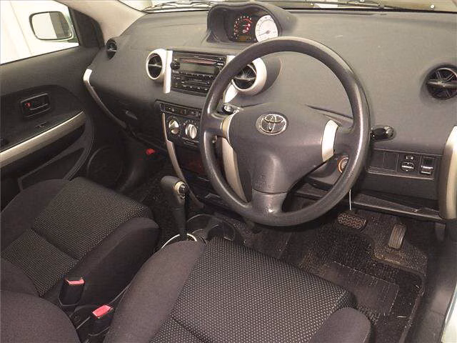 TOYOTA IST