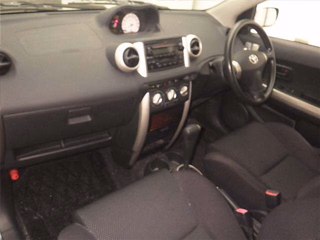 TOYOTA IST