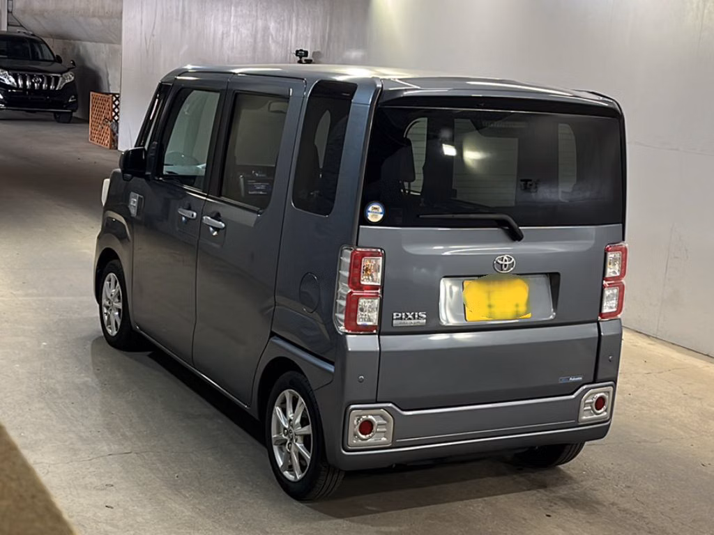 TOYOTA PIXIS MEGA