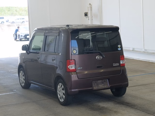 DAIHATSU MOVE CONTE