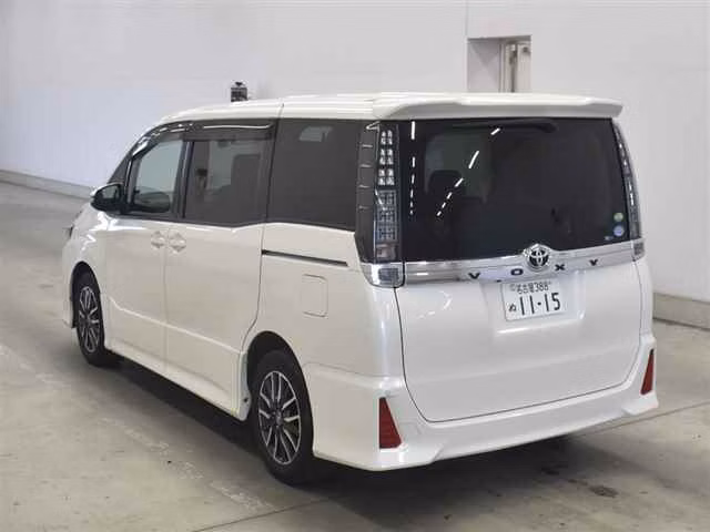 TOYOTA VOXY