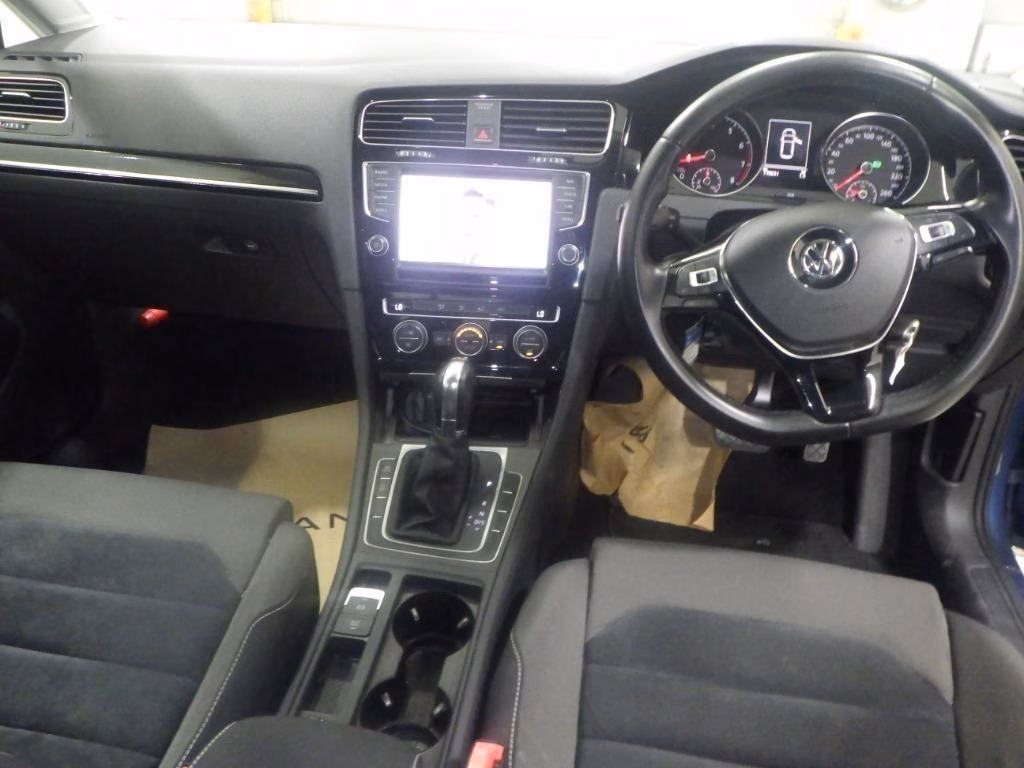 VOLKSWAGEN GOLF