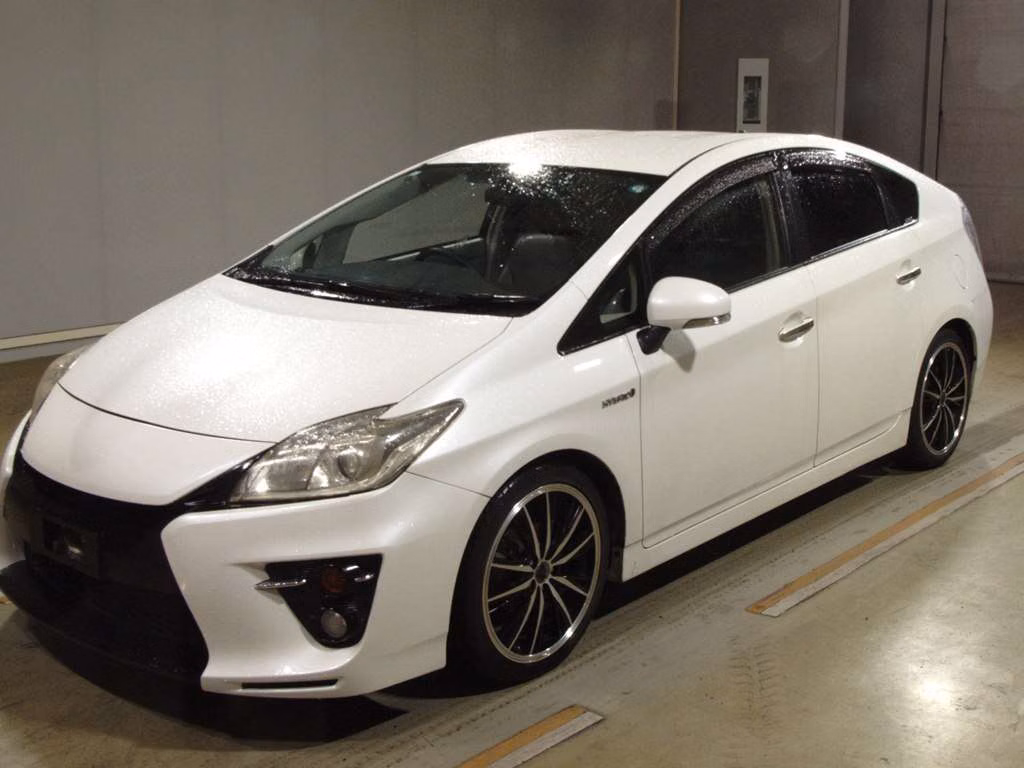 TOYOTA PRIUS