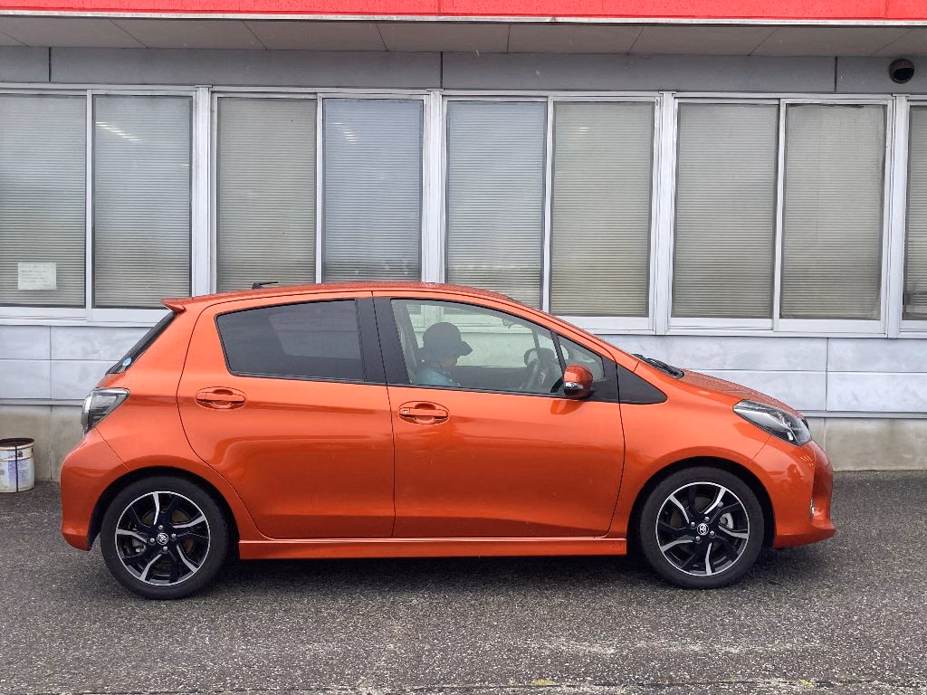 TOYOTA VITZ
