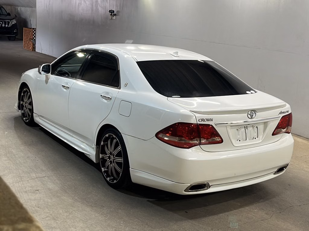 TOYOTA CROWN