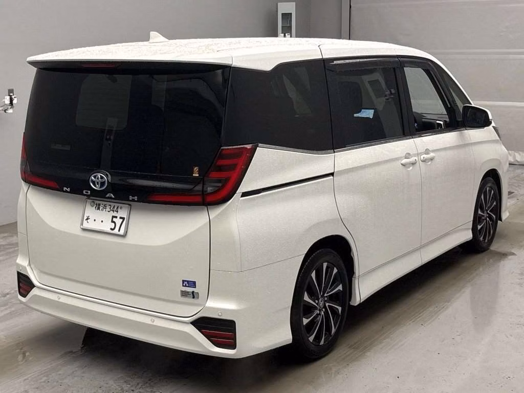 TOYOTA NOAH