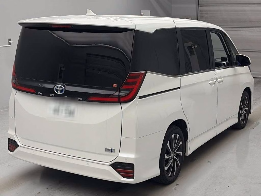 TOYOTA NOAH