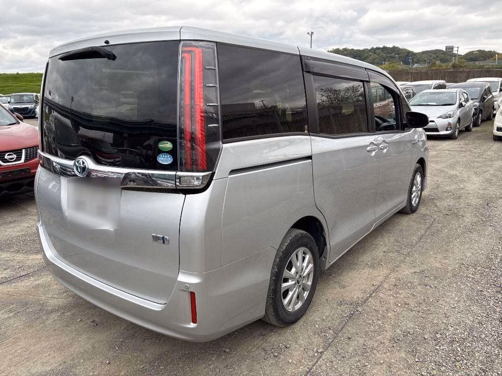 TOYOTA NOAH