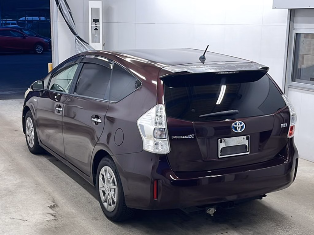 TOYOTA PRIUS ALPHA