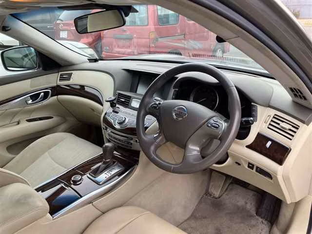 NISSAN FUGA