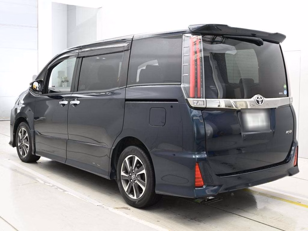 TOYOTA NOAH