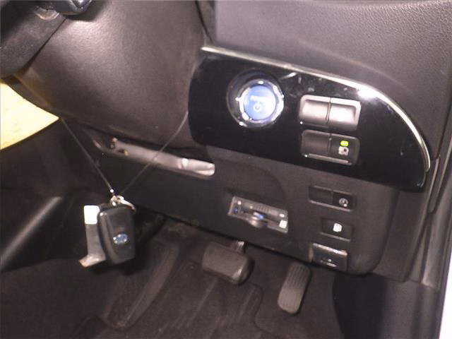 TOYOTA PRIUS PHV