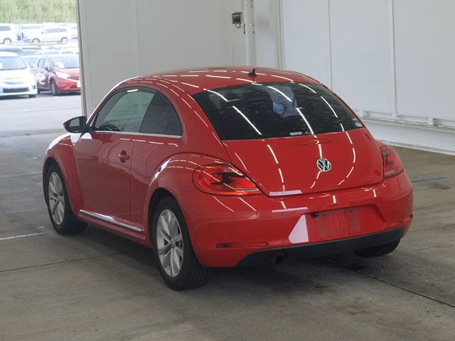 VOLKSWAGEN BEETLE