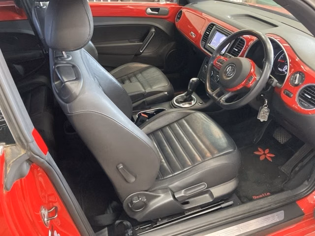 VOLKSWAGEN BEETLE
