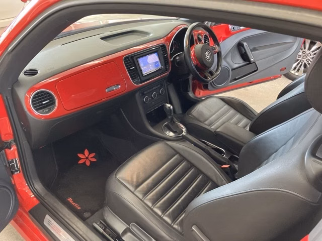 VOLKSWAGEN BEETLE