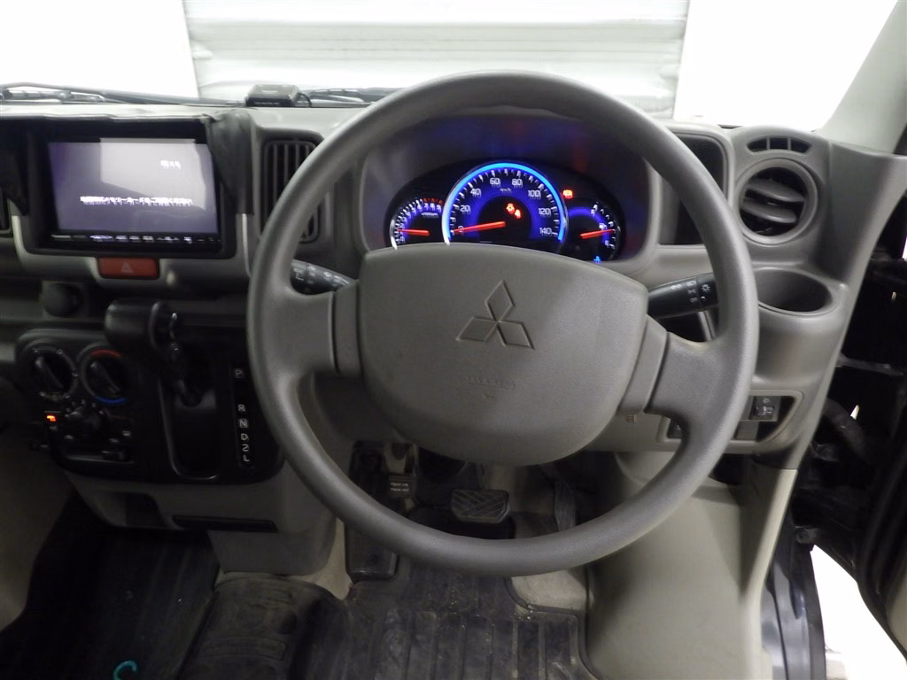 MITSUBISHI MINICAB