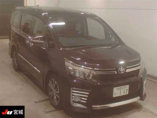 TOYOTA VOXY