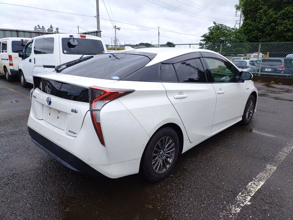 TOYOTA PRIUS