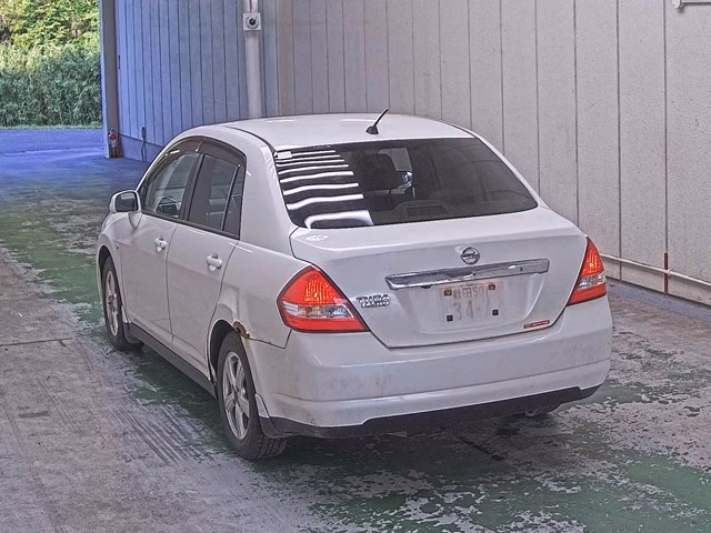 NISSAN TIIDA LATIO