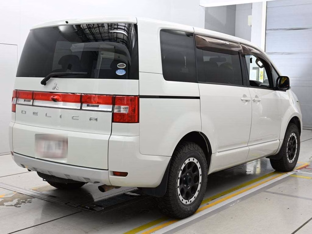 MITSUBISHI DELICA D:5
