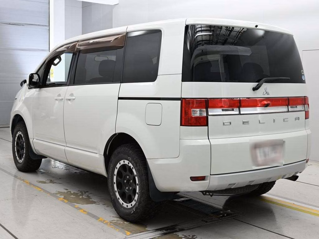 MITSUBISHI DELICA D:5