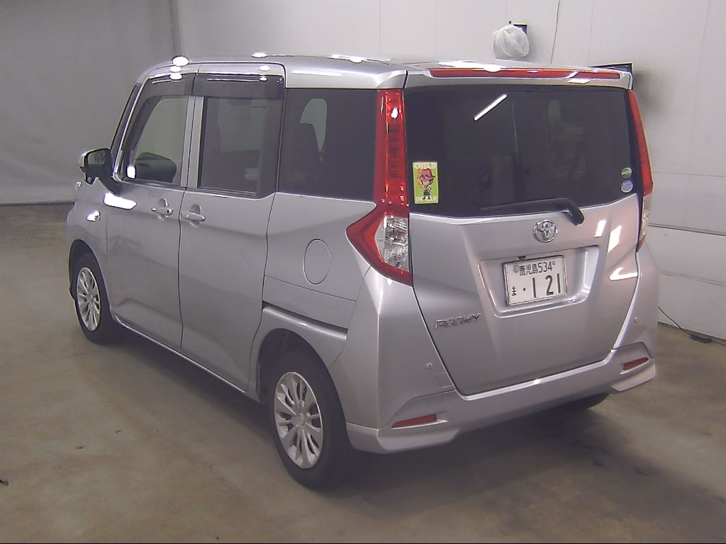 TOYOTA ROOMY