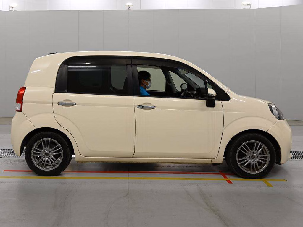 TOYOTA PORTE