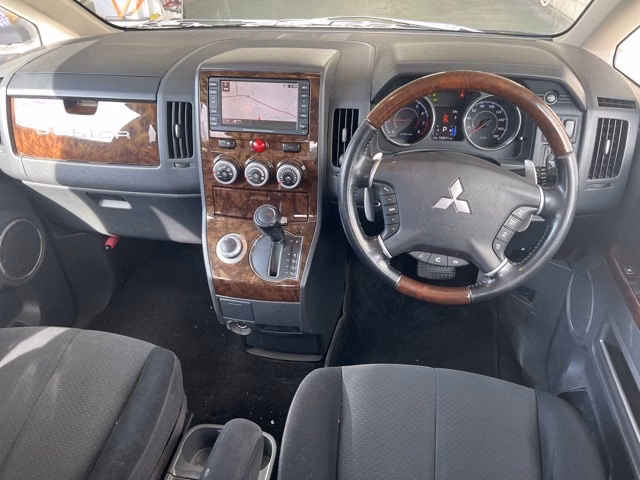 MITSUBISHI DELICA D:5