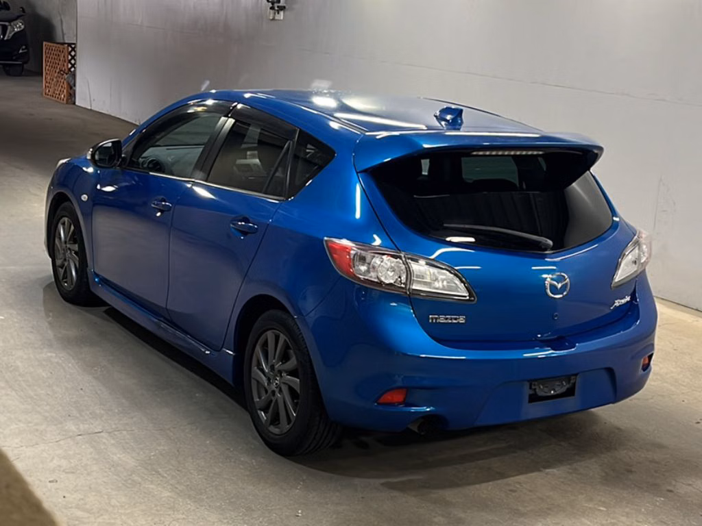 MAZDA AXELA