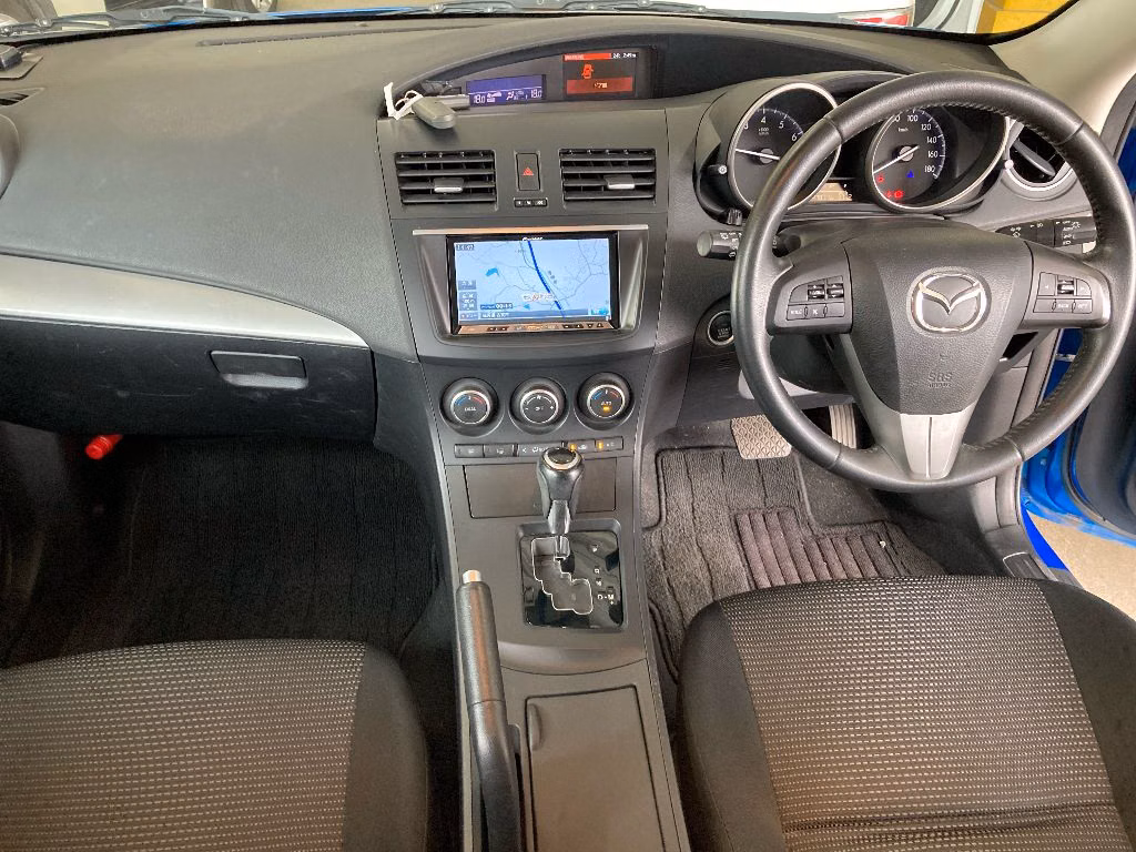 MAZDA AXELA