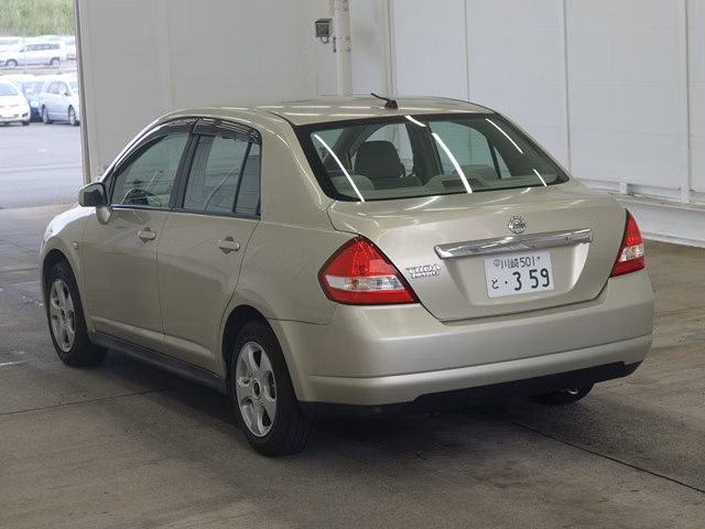 NISSAN TIIDA LATIO