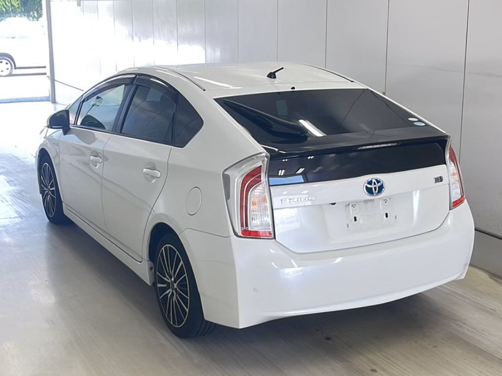 TOYOTA PRIUS