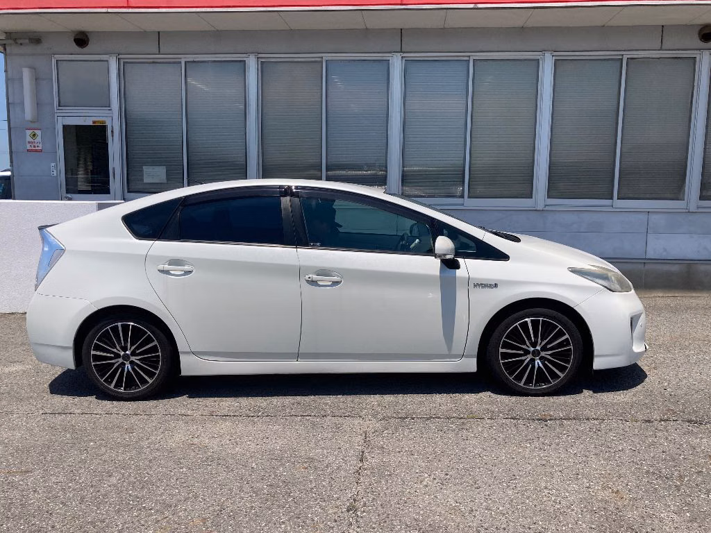 TOYOTA PRIUS