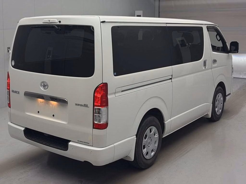 TOYOTA REGIUS ACE