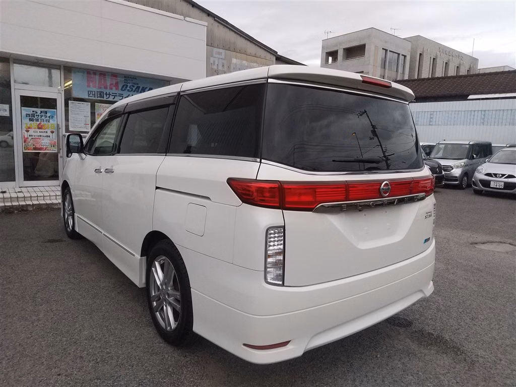 NISSAN ELGRAND