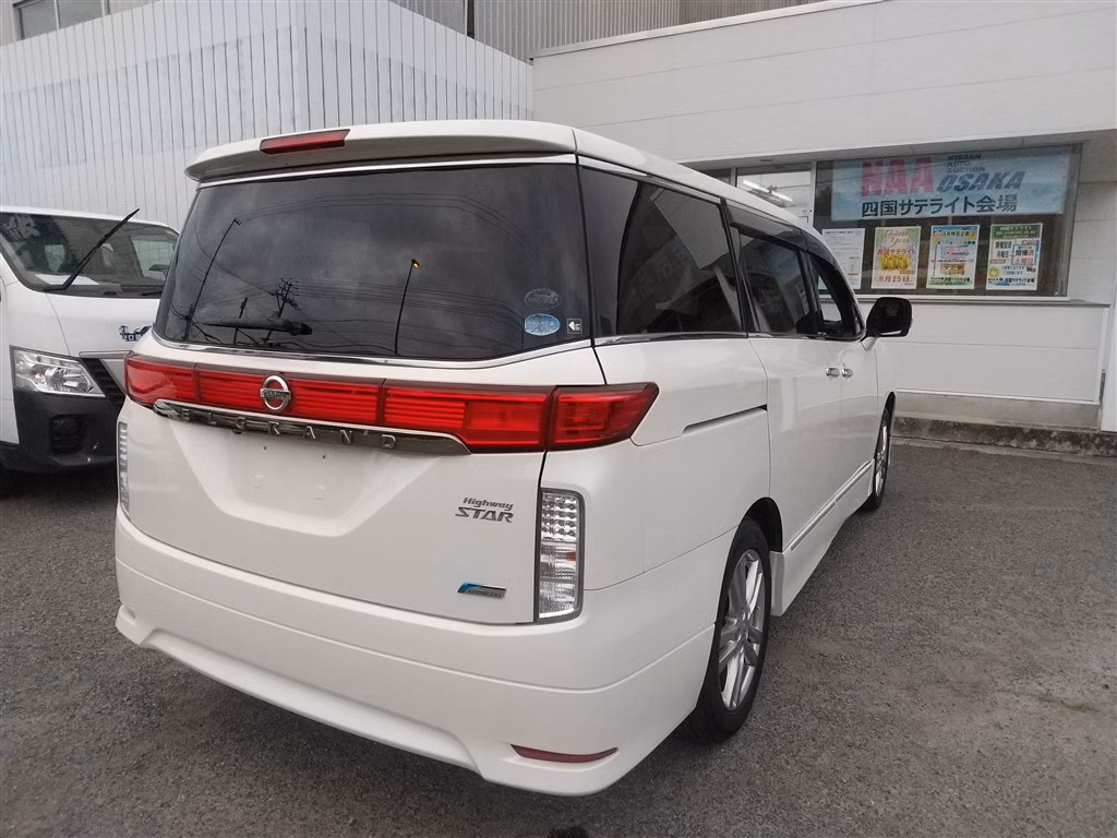 NISSAN ELGRAND