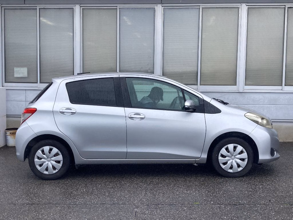 TOYOTA VITZ
