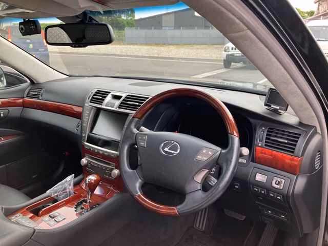 LEXUS LS600H