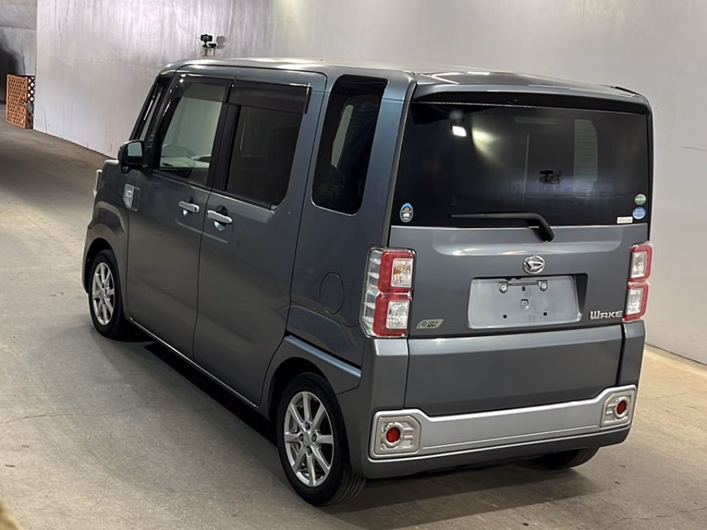 DAIHATSU WAKE
