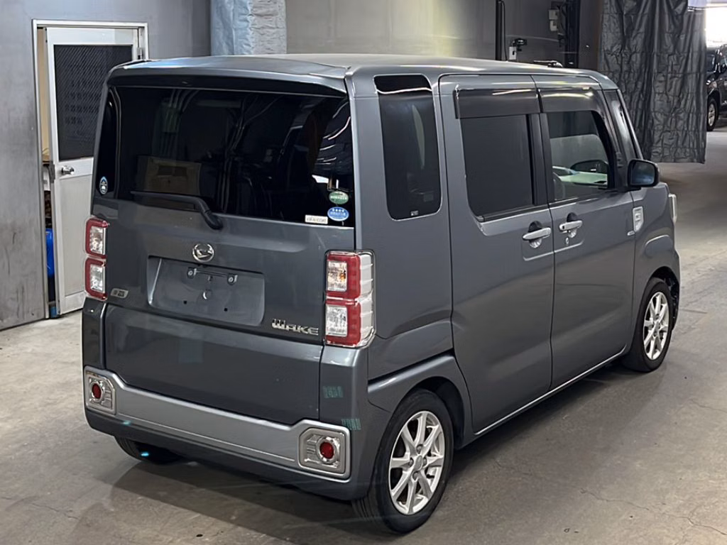 DAIHATSU WAKE