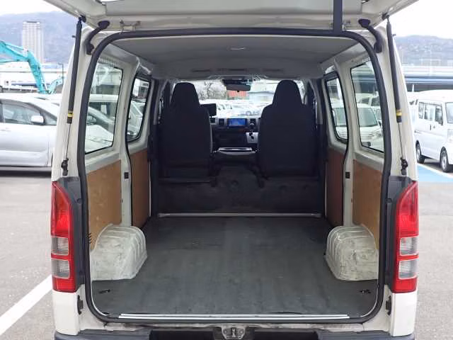TOYOTA REGIUS ACE
