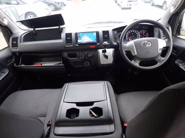 TOYOTA REGIUS ACE
