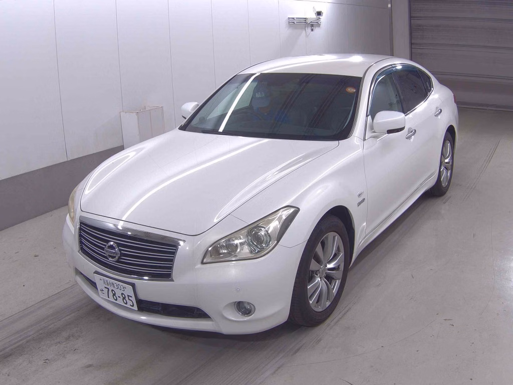 NISSAN FUGA