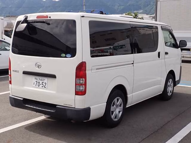 TOYOTA REGIUS ACE