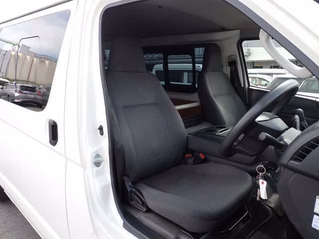 TOYOTA REGIUS ACE
