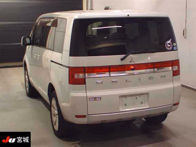 MITSUBISHI DELICA D:5