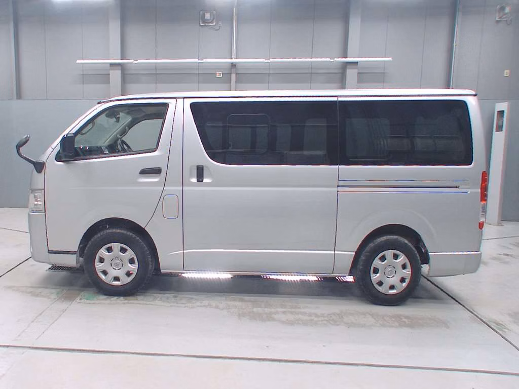 TOYOTA REGIUS ACE