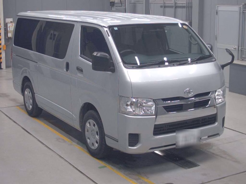 TOYOTA REGIUS ACE